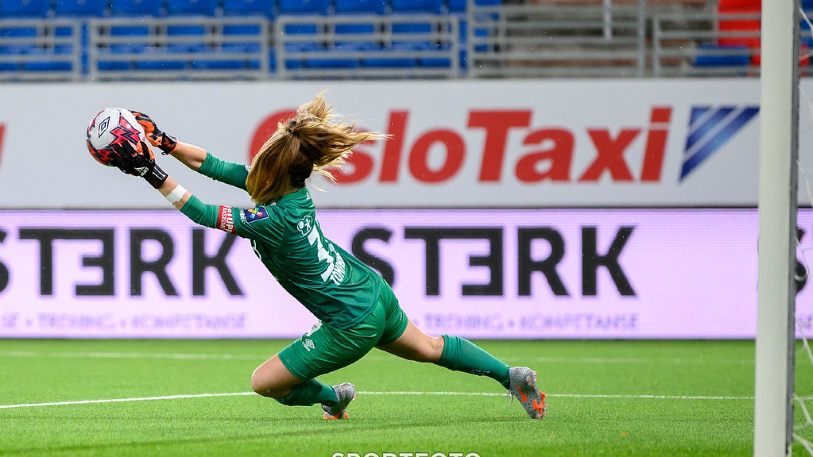 Fotballkamp i Toppserien mellom Vålerenga og LSK på Intility Arena i Oslo søndag 1. november 2020. Foto: Morten Mitchell Larød / SPORTFOTO