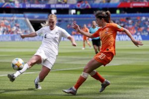 CJ Bott i aksjon mot Nederland under fotball-VM.