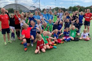 Glade jenter på Vålerengas fotballskole i 2019. Foto: Vålerenga Fotball