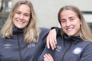 Andrine Tomter og Sigrid Heien-Hansen har sluppet podkast. Foto: Fremantle