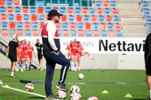 Jack Majgaard Jensen berømmet spillerne sine etter kampen Foto: Morten Mitchell Larød / SPORTFOTO