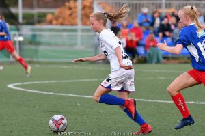 Jenny Sare Slåtta i aksjon for J16. Foto: Morten M. Larød