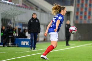 Janni Thomsen noterte seg for både assist og mål mot Røa. Foto: Morten Mitchell Larød / SPORTFOTO