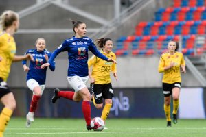 Jenna Dear utlignet til 1-1 med et praktskudd fra sekstenmeteren. Foto: Morten M. Larød / Sportfoto