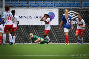 Guro redder straffe mot Sandviken. Foto: Morten Larød