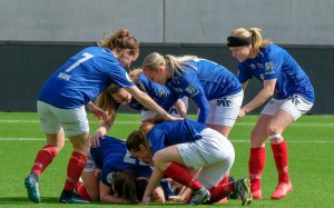 Vålerenga-spillerne feirer den gledelige 5-0 seieren over Stabæk i fjor. Foto: Morten M. Larød