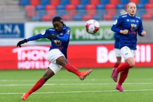 Ajara Njoya er ikke redd for å fyre løs. Foto: Morten Mitchell Larød / SPORTFOTO