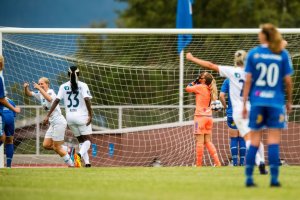Natasha Dowie jubler for sin 2-1 scoring. Foto: Dina Løvøy