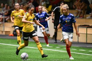 Celin Bizet Ildhusøy i aksjon under fjorårets oppgjør i LSK-hallen. Foto: Sportfoto