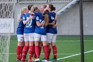 Vill glede etter det siste og avgjørende 3-2-målet 2 minutter på overtid. Foto: Morten Mitchell Larød