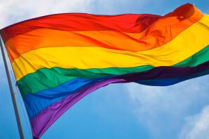 Oslo Pride er Norges største kulturfestival for lesbiske, homofile, bifile og transpersoner, og består av konserter, kunstutstillinger, fester, show og politiske debatter. Foto: Wikimedia Commons.