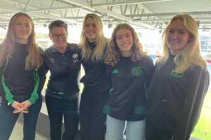 Utviklingsleder Monica Knudsen sammen med, f.v, Vilde Byholt Lyngstad, Emma Holland Madsen, Eila Sollihagen Thorvaldsen og Malene Eide Fredø