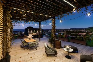 Takterasse på Ensjø Torg med utsikt over Oslo.