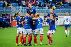 Vålerenga feirer 2-0 seier over Kolbotn under åpningskampen i fjor.