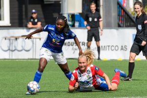 Ajara Njoya og Vålerenga ble et nummer for store mot Lyn og vant kampen 2-1 på Grefsen Stadion. Foto: Morten Mitchell Larød / Sportfoto