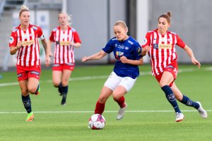Victoria Ludvigsen og Vålerenga kjemper om medaljer og Europa når Avaldsnes kommer på besøk lørdag. Foto: Morten Mitchell Larød / Sportfoto