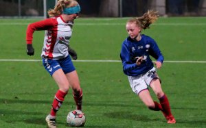 Seriekamp hjemme mot Lyn. Det gikk ikke helt vår vei denne kvelden. Vi tapte første omgang 2-0, men berget uavgjort i andre. Foto: Morten Mitchell Larød