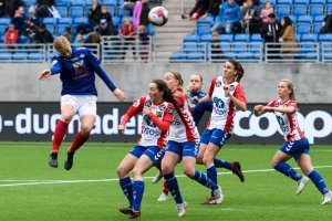 Natasha Dowie og resten av Vålerenga-jentene nådde aldri helt opp mot Lyn. Foto : Sportfoto