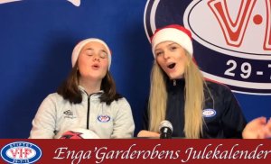 Kine Fløtre og Guro Pettersen ønsker alle en riktig god jul.