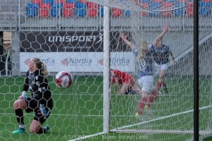 Ingrid Schjeldrupp setter inn det siste og avgjørende 3-2-målet. Foto: Morten Mitchell Larød