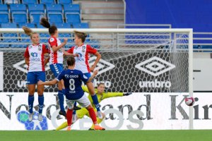 Sherida Spitse og Vålerenga må forsøke å bryte ned Lyn-mureren på lørdag. Foto: Morten Mitchell Larød / Sportfoto