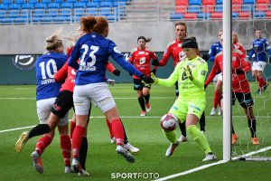 Stine Ballisager Pedersen header inn utligningen mot Arna-Bjørnar i fjor. Foto: Morten M. Larød / Sportfoto