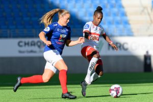 Formspiller Janni Thomsen i aksjon mot Sandvikens Cordner i 2020. Foto: Morten Mitchell Larød / SPORTFOTO