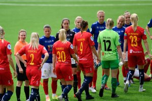 Røa er gjester på fredag. Her fra treningskampen like før seriestart. Foto: Morten Mitchell Larød / SPORTFOTO