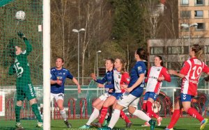 Stine Reinås ga VIF ledelsen 1-0 under vårens oppgjør