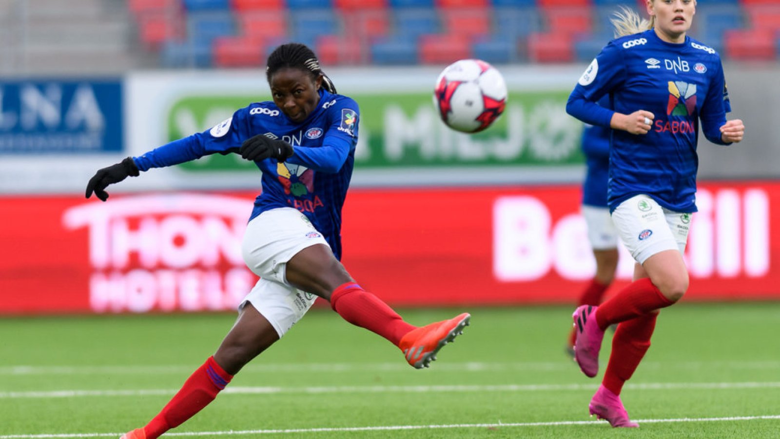 Ajara Njoya er ikke redd for å fyre løs. Foto: Morten Mitchell Larød / SPORTFOTO