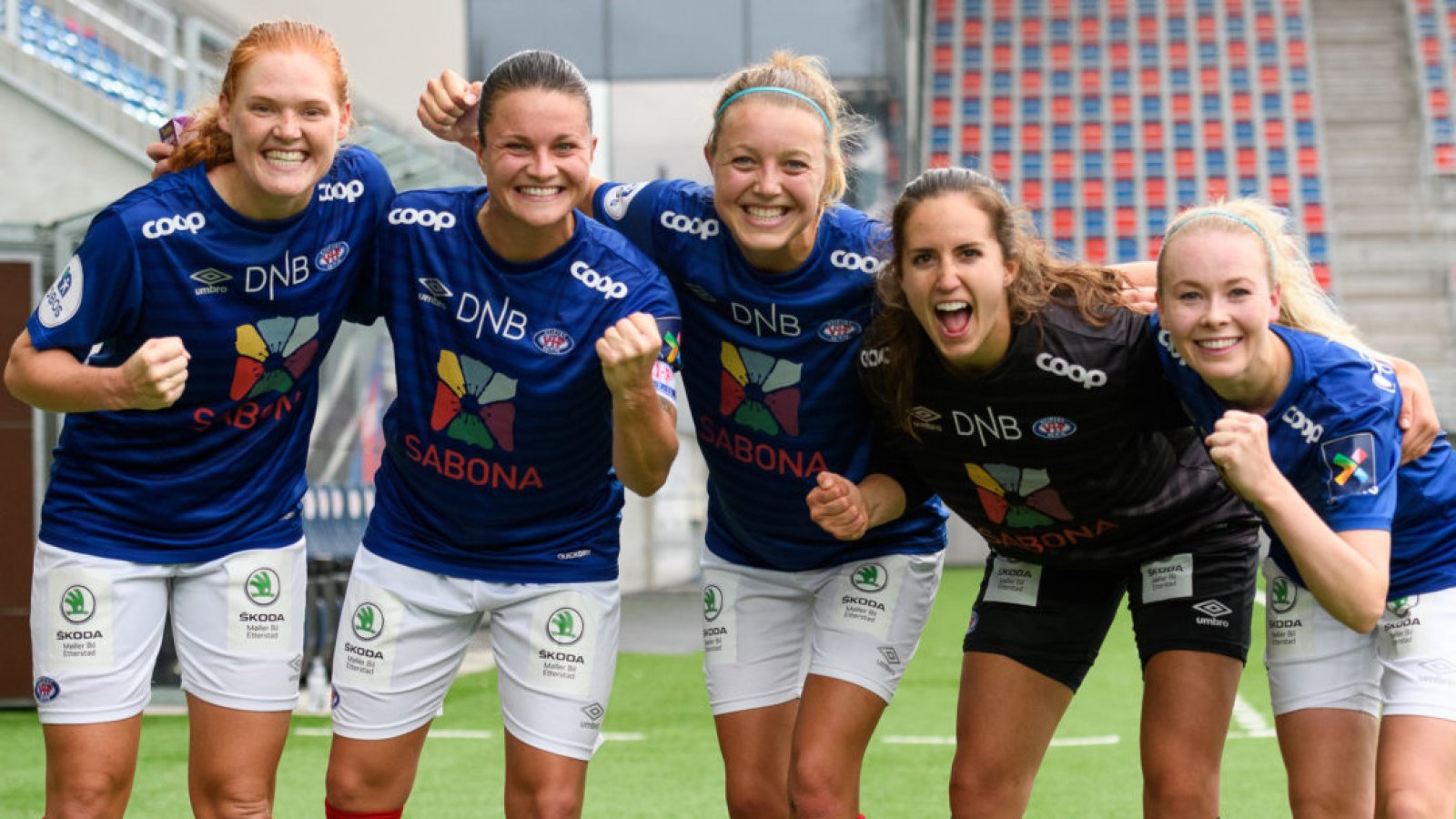 Jubel etter historiens beste sesong. Foto: Morten Mitchell Larød / SPORTFOTO