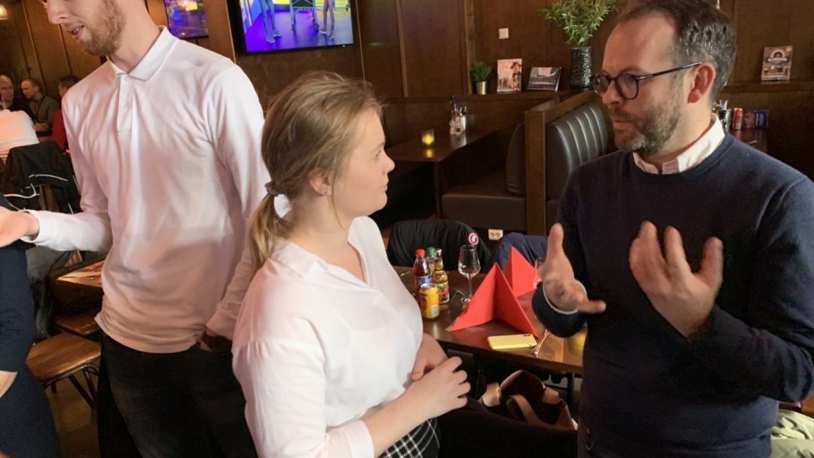 Det ble tid for gode diskusjoner under årets julelunsj for samarbeidspartnere. Foto: Vålerenga Fotball