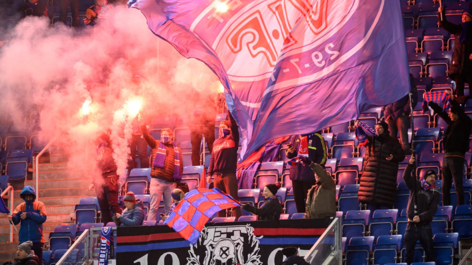 Det åpnes opp for et fåtall tilksuere mot Lyn lørdag 29/5. Foto: Morten Mitchell Larød / SPORTFOTO