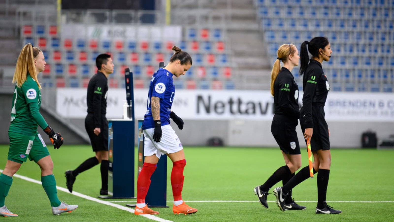 Sherida Spitse entrer Intility Arena for siste gang på torsdag. Foto: Morten Mitchell Larød / SPORTFOTO