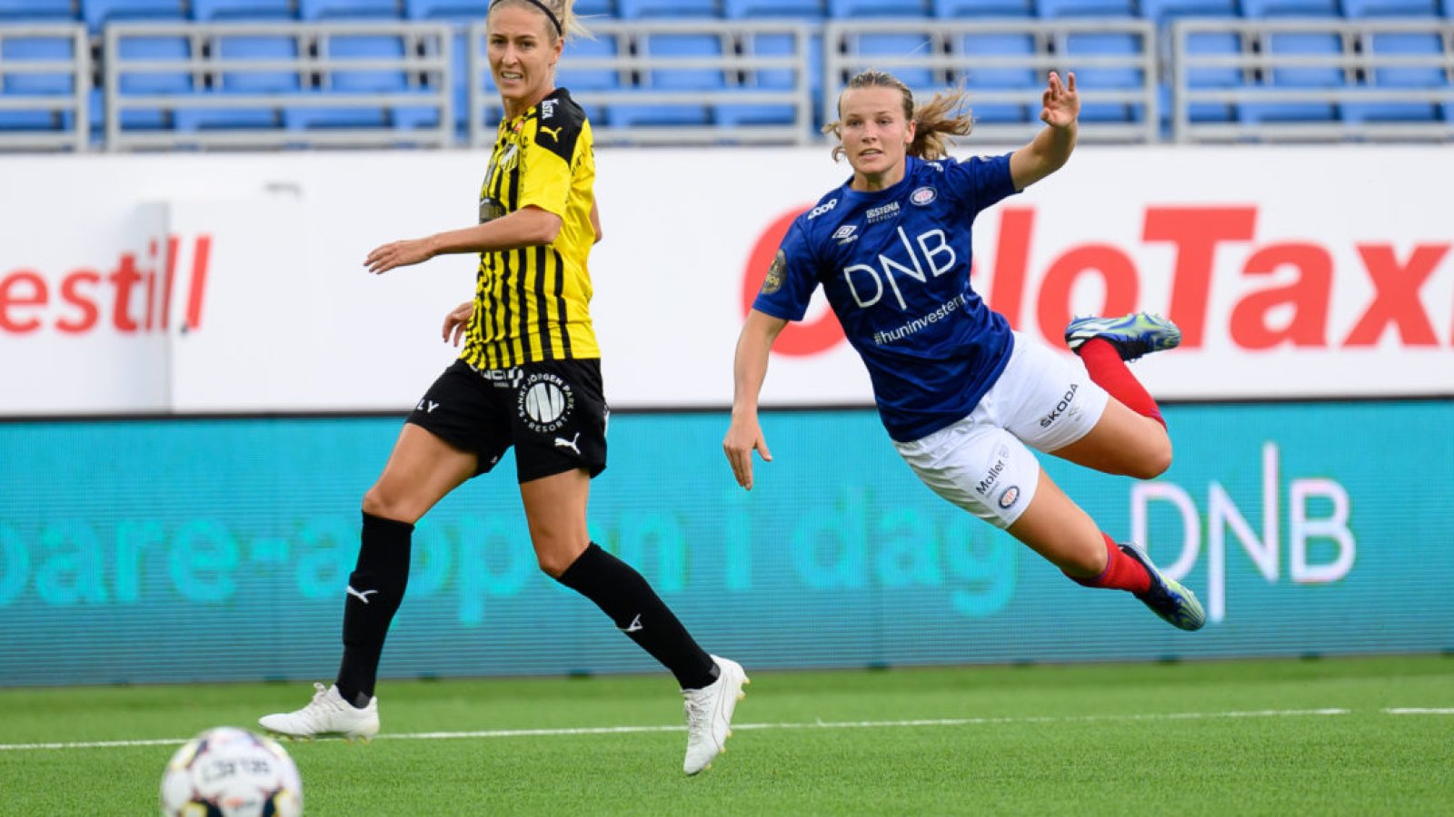 Agnete Nielsen og Vålerenga fikk det tøft mot god svensk motstand. Foto: Morten Mitchell Larød / SPORTFOTO