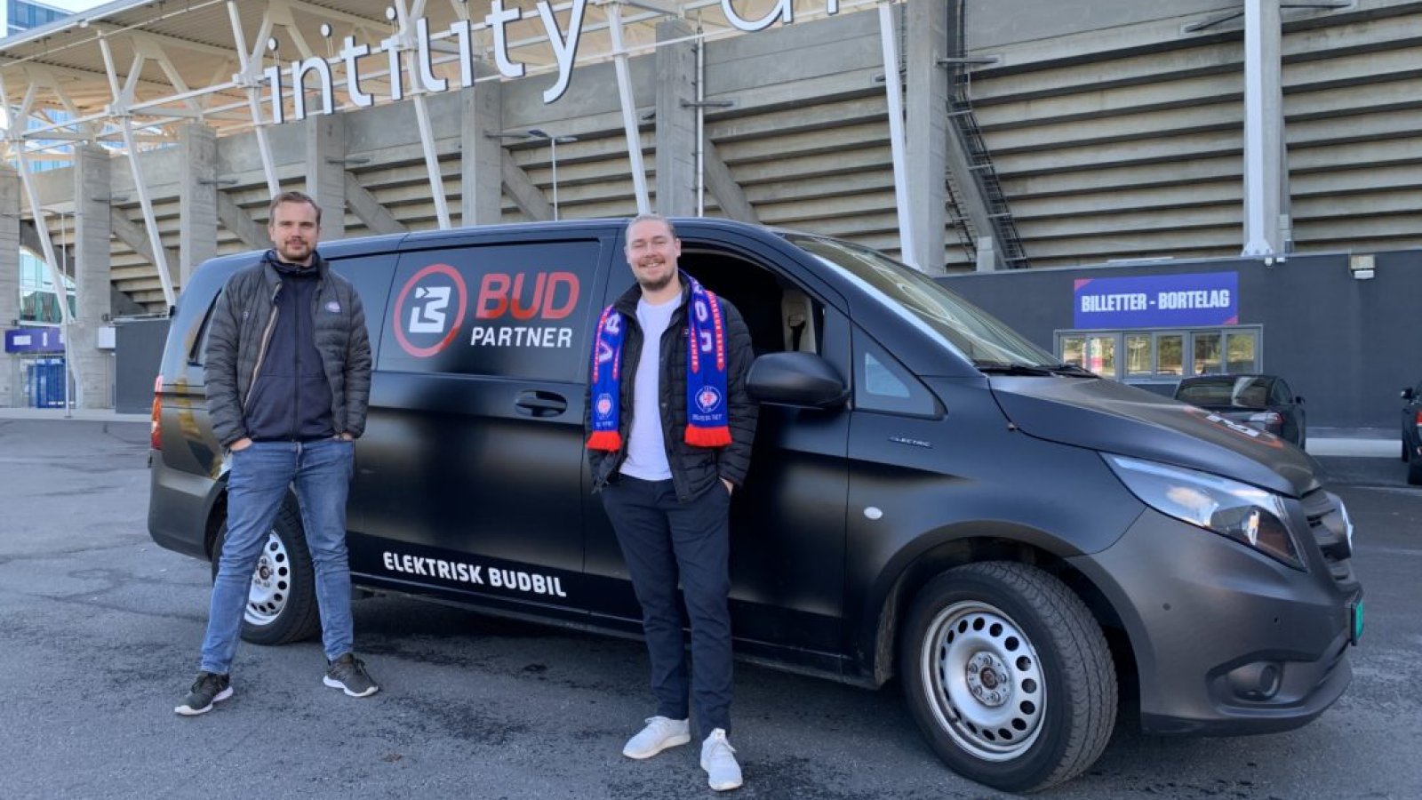 Budpartner på plass utenfor Intility Arena. Foto: Vålerenga Fotball