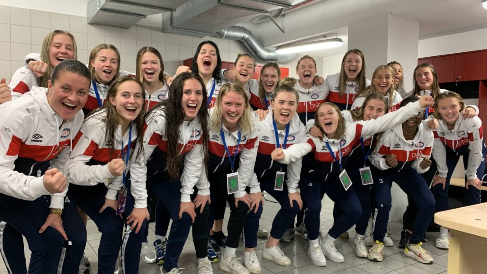 Stor stemning i garderoben etter kampen. Foto: Jens August Dalsegg