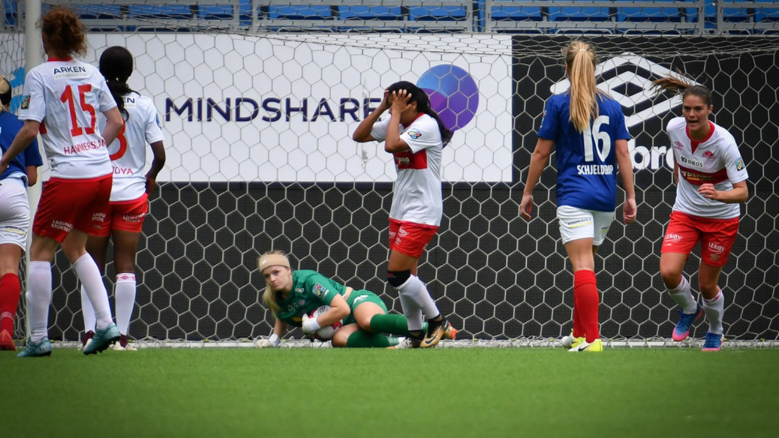 Guro redder straffe mot Sandviken. Foto: Morten Larød