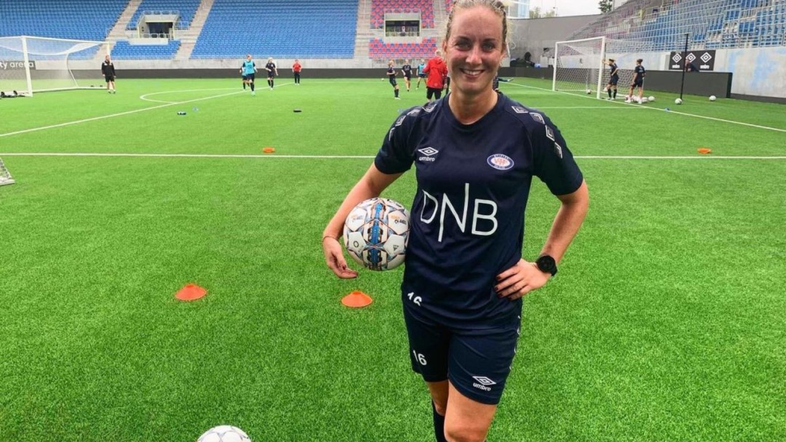 Ingrid Schjelderup tilbake i trening. Foto: Vålerenga Fotball