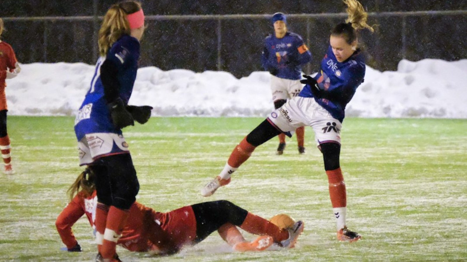 Første innledende kamp NM J16 2018 mot Røa. Kampen endte til slutt 14-0 til oss. Røa trakk seg senere fra NM. Foto: Morten Mitchell Larød