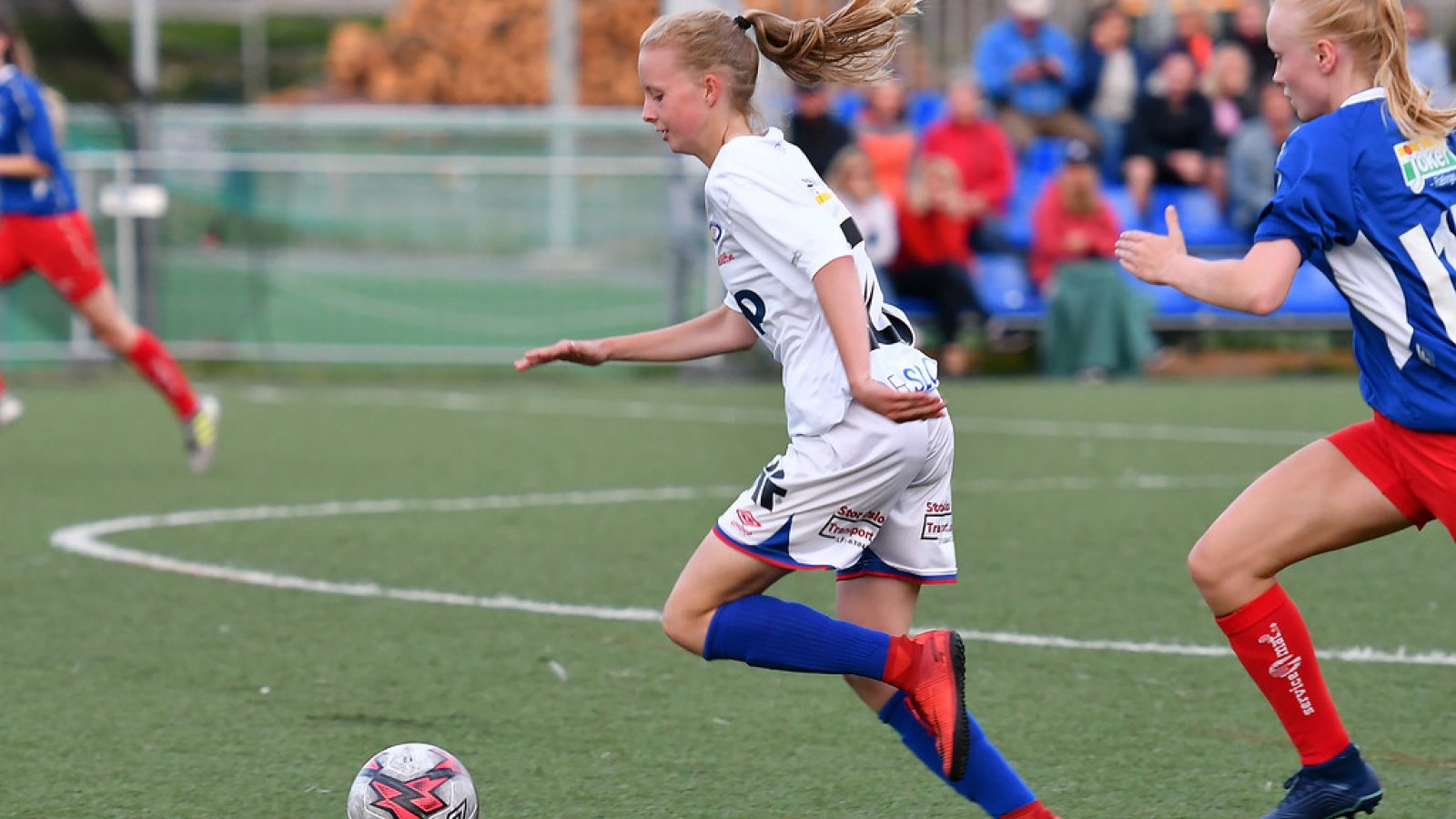 Jenny Sare Slåtta i aksjon for J16. Foto: Morten M. Larød