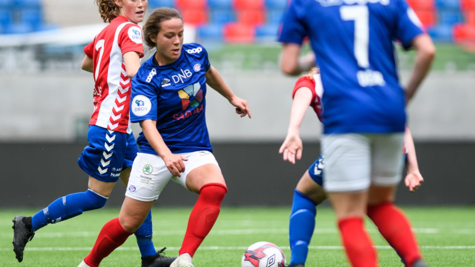 Maren Hauge takker av etter syv sesonger i Vålerenga. Foto: Sportfoto