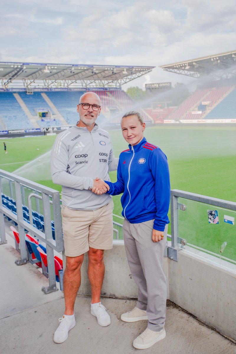 Steinar Pedersen sammen med nysigneringen.