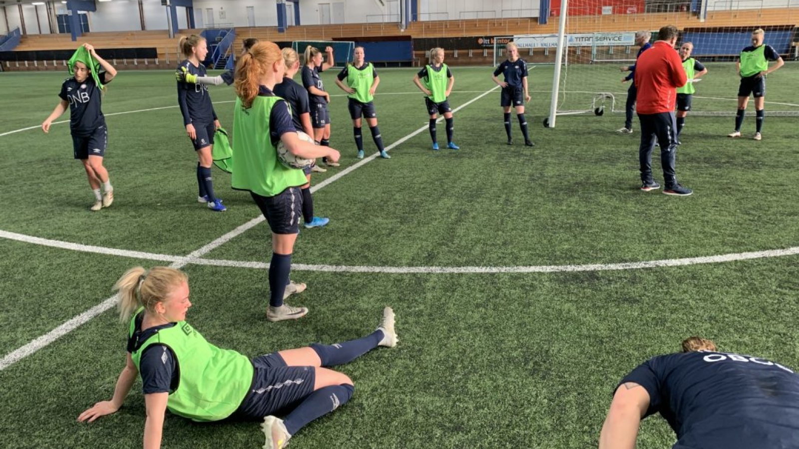 Spillerne trente i Vallhall før avreise til Danmark torsdag ettermiddag. Foto: Vålerenga Fotball