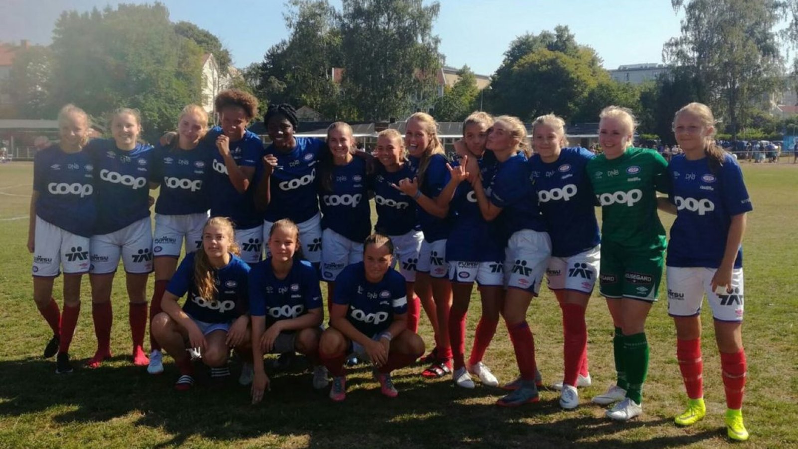 En happy og forventningsfull gjeng før starten på årets Gothia Cup. Foto: Aina Emaus Flaa.