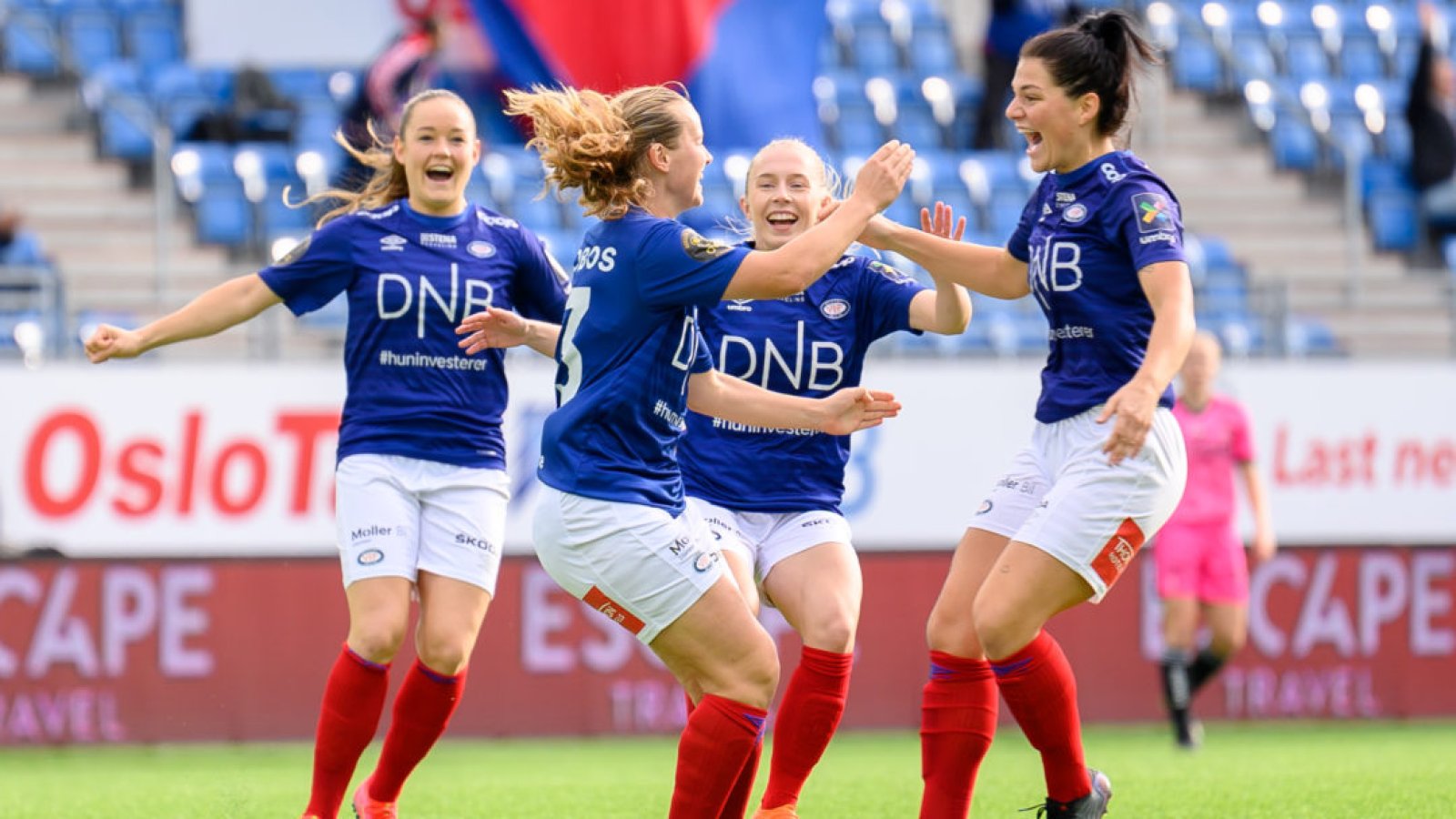 NM-kamp for kvinner i fotball mellom Vålerenga og Rosenborg på Intility Arena i Oslo lørdag 2. oktober 2021. Foto: Morten Mitchell Larød / SPORTFOTO
