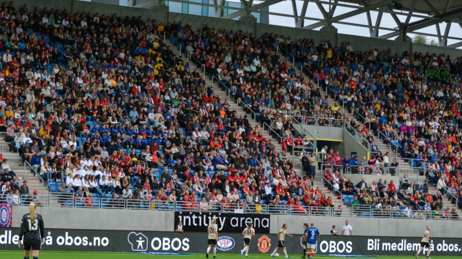 Vi ønsker å forbedre publikumsopplevelsen på våre hjemmekamper. Her fra kampen mot Manchester United i 2019. Foto: Kvinneidrett.
