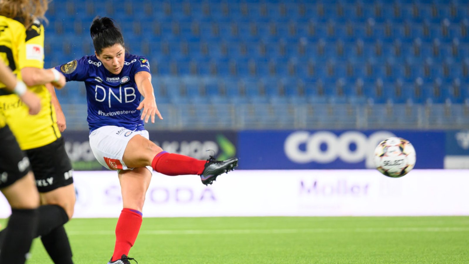 Dejana Stefeanovic lader kanonen. Foto: Morten Mitchell Larød / SPORTFOTO