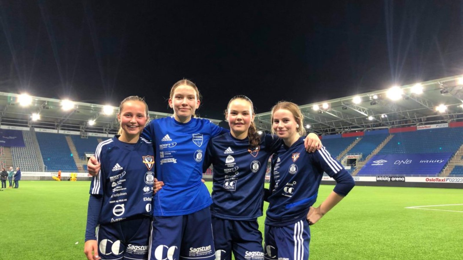 Spillere fra VIND IL på kick off på Intility Arena.